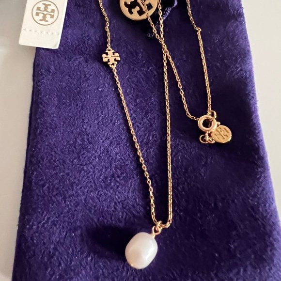 Tory Burch Gold Logo Cultured Pearl Short Necklace - Picture 7 of 9